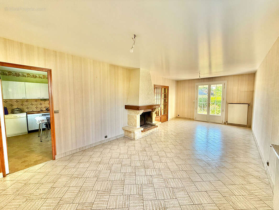 Maison à SAINT-JEAN-DE-BRAYE