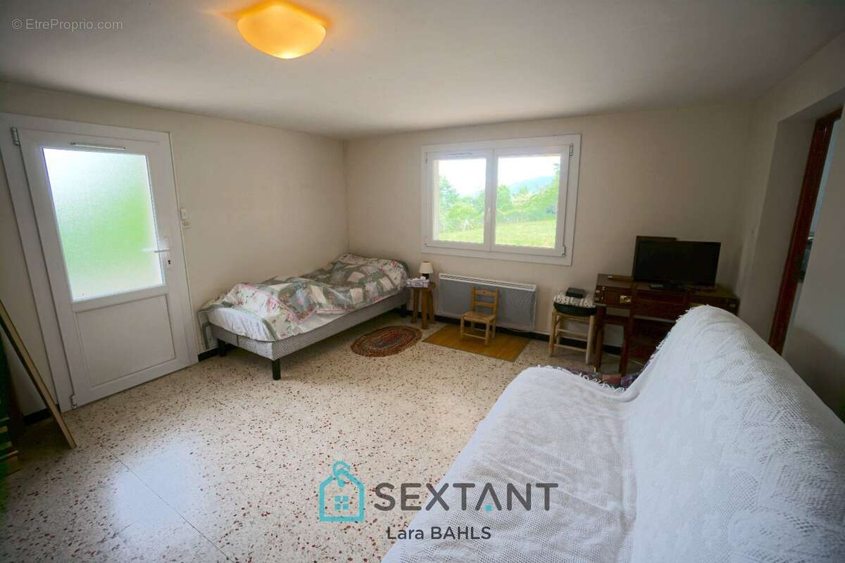 Castellane  Maison individuelle de 95 m² sur un terrain de 1800 m², à 10 minutes du centre du village, avec vue panoramique - photo 9