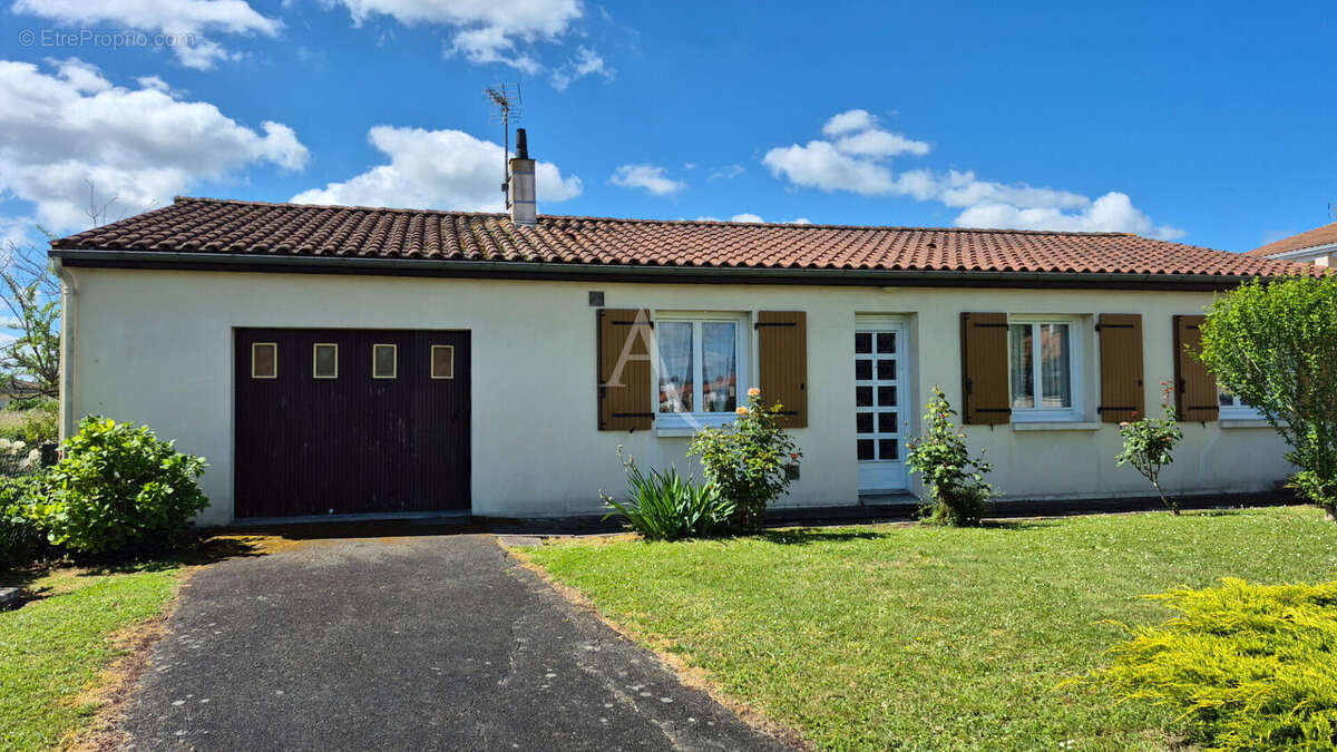 Maison à SAINTES