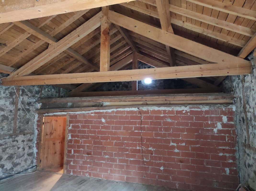 Maison à SAINT-JULIEN-DU-PINET