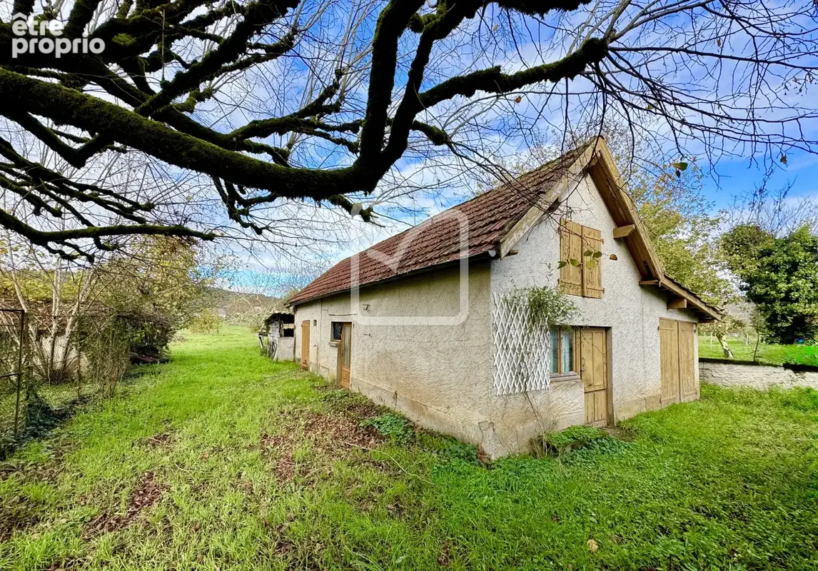 SOUS COMPROMIS _ Vaste Maison de campagne avec dépendances et grand terrain arboré de 3282 m2 - photo 14