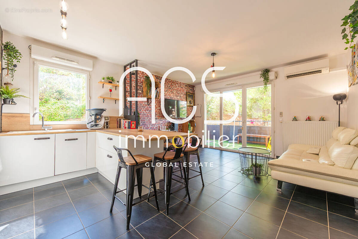 Appartement à CHATEAUNEUF-LES-MARTIGUES