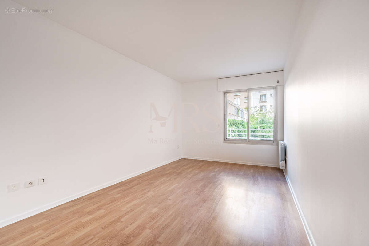 Appartement 80 m² à Paris-16e  - photo 9