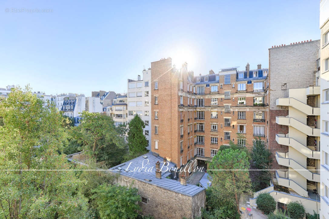 Appartement à PARIS-16E