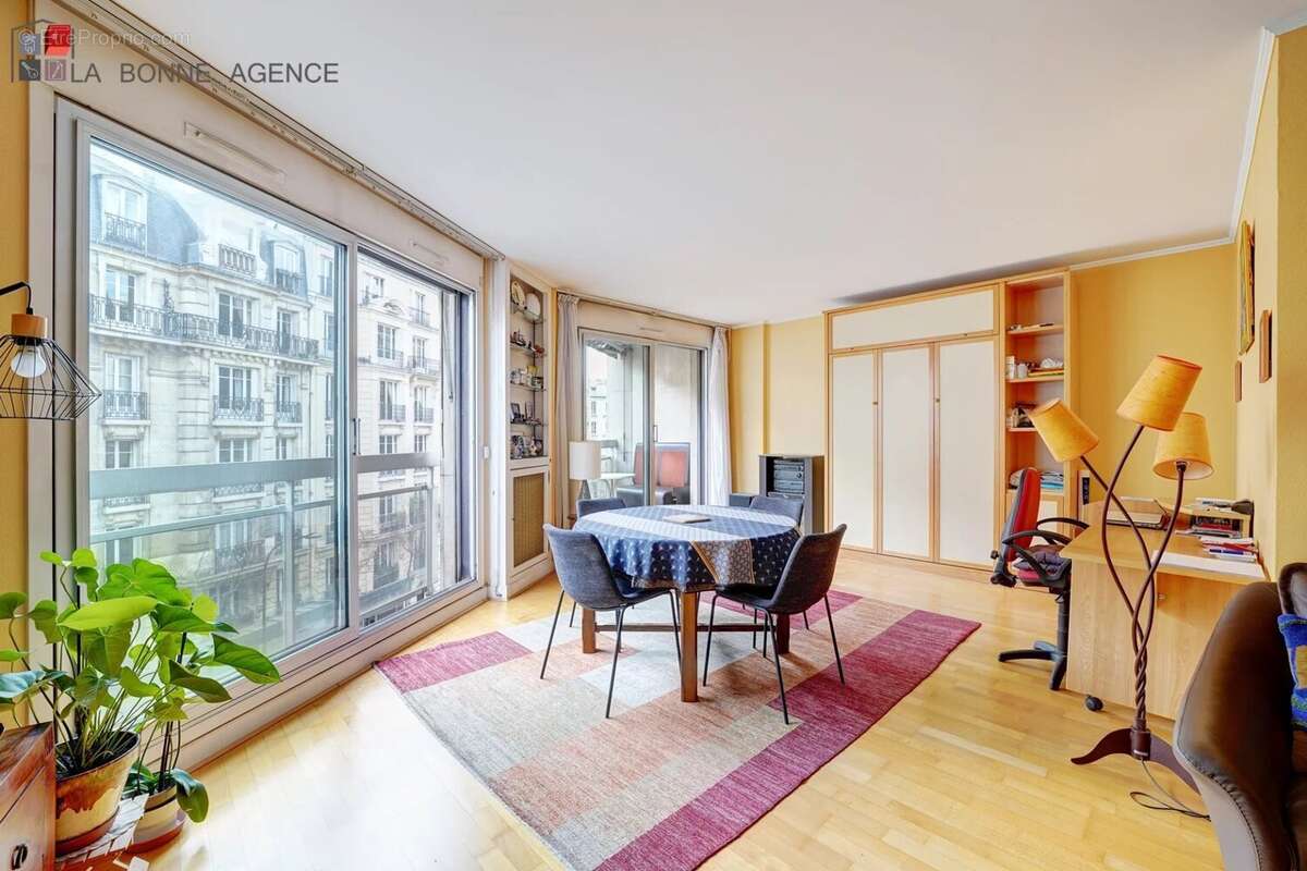 Appartement à PARIS-15E