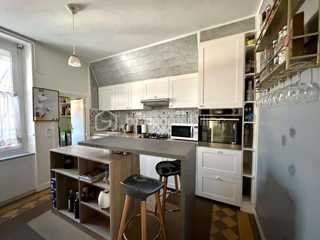 Maison en pierre 114 m² - dépendance de 100 m² louée – Revenu locatif - Centre ville - photo 3