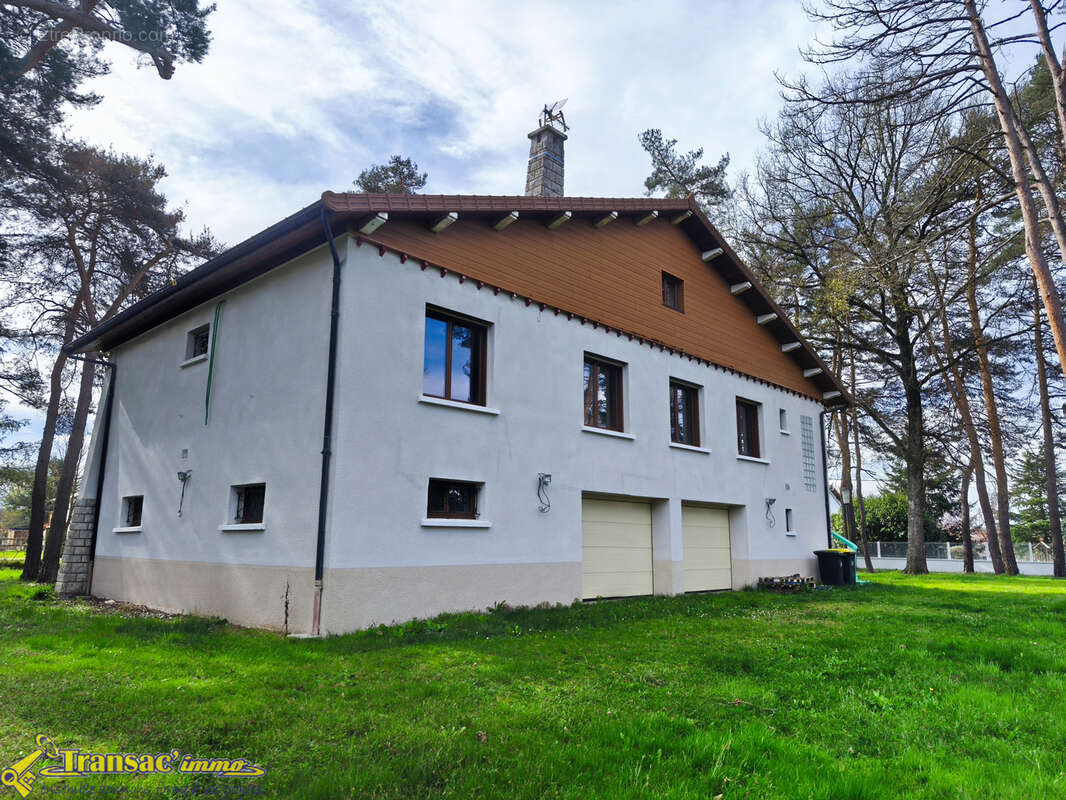 À Peschadoires, villa 9 pièces avec terrasse, garage 2 voitures et terrain. - photo 18