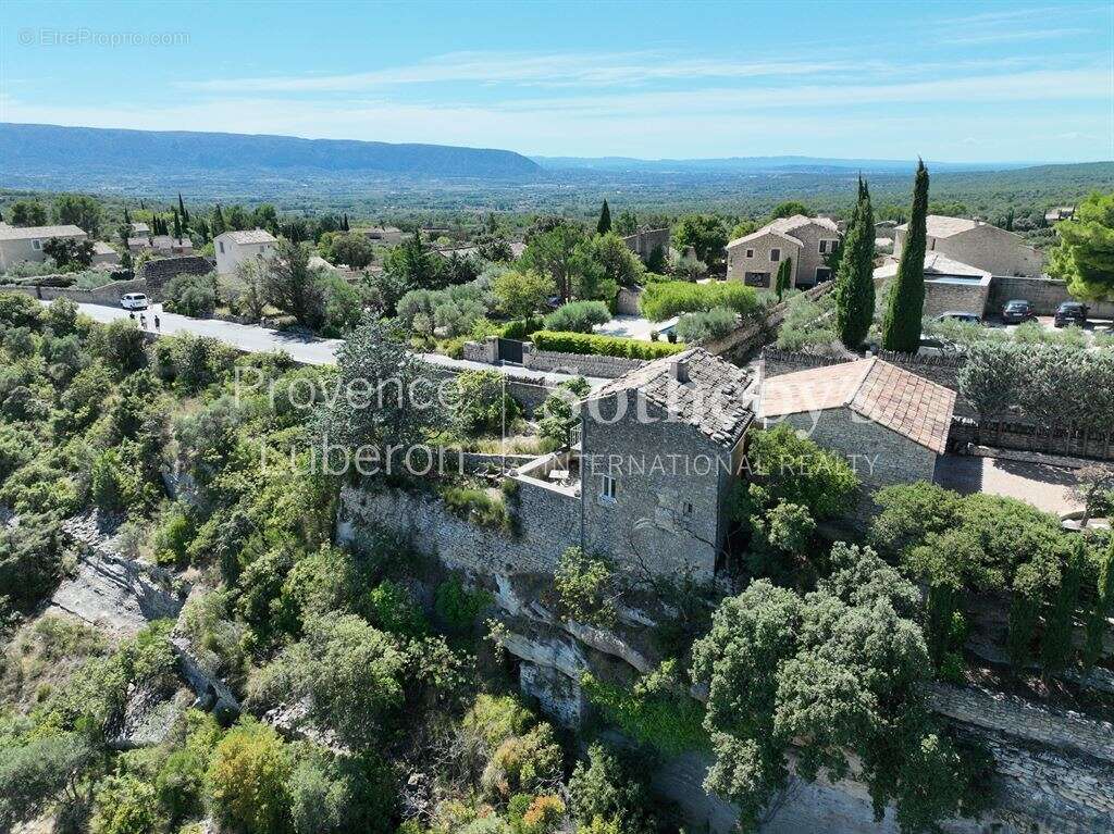 Maison à GORDES