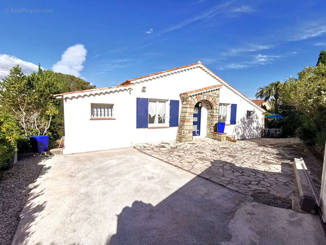 À vendre villa 4 pièces avec vue mer et studio indépendant, 15min a pied du centre ville de saint aygulf - photo 3