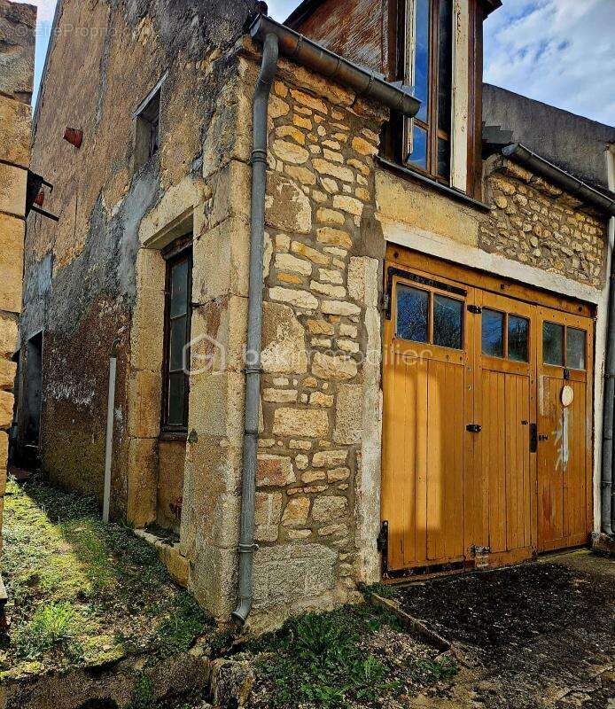 À SAISIR – Maison au calme avec fort potentiel à seulement 6 km de Clamecy 58500 ! - photo 11