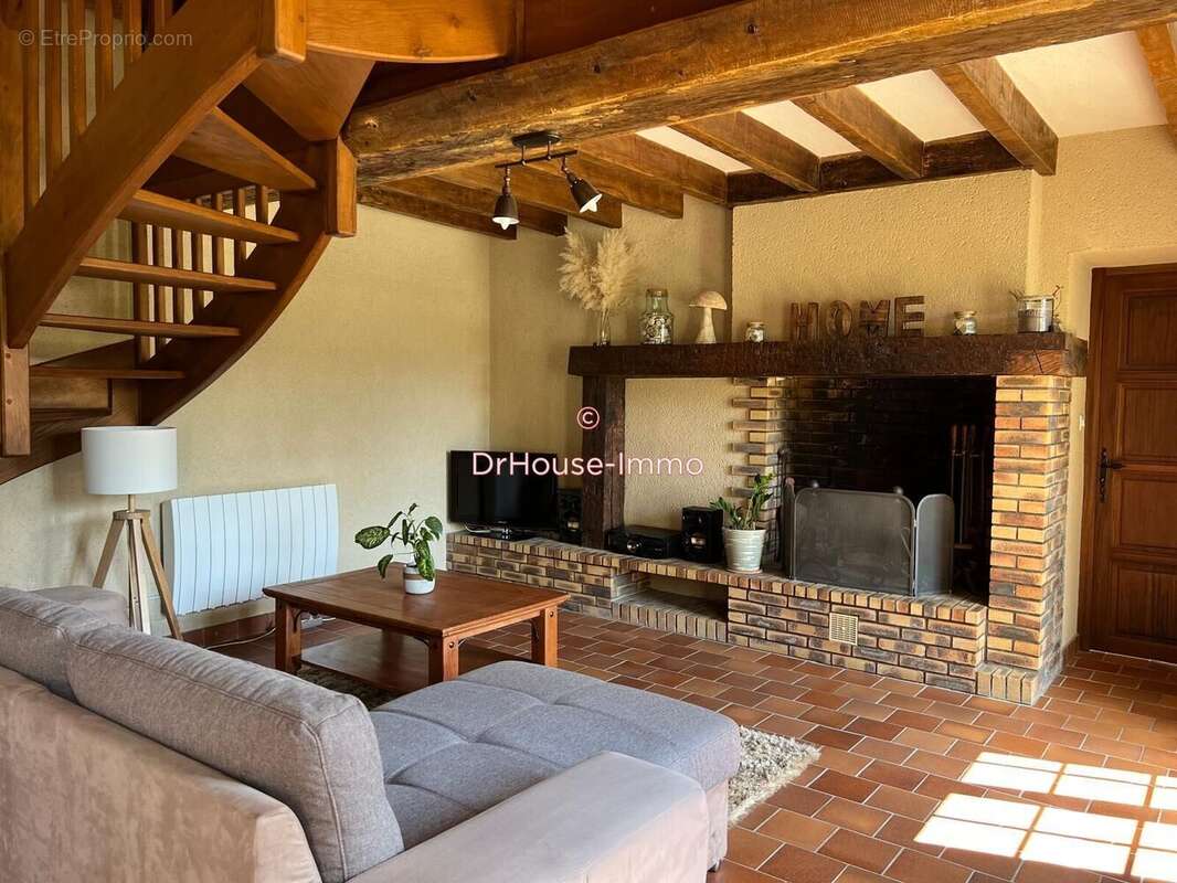 Maison à MEZERAY