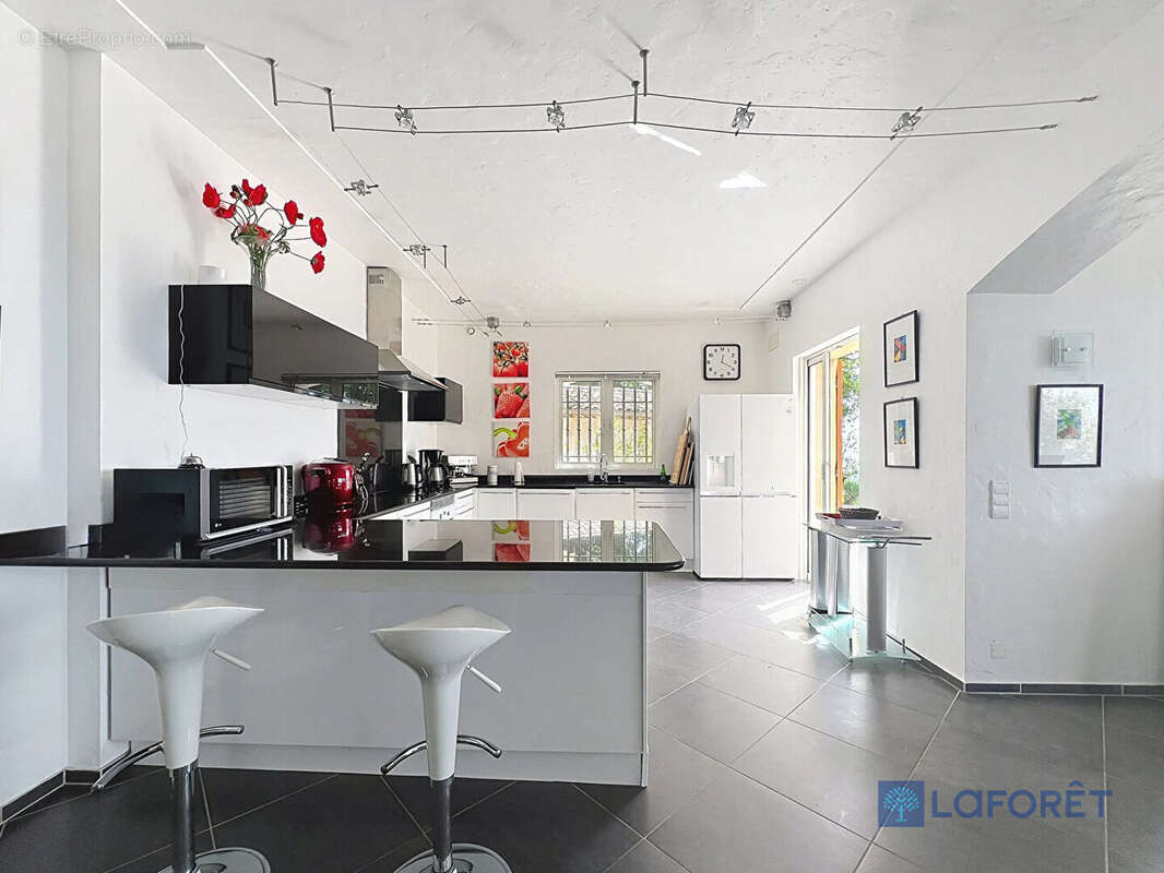 Appartement à CHATEAUNEUF-GRASSE