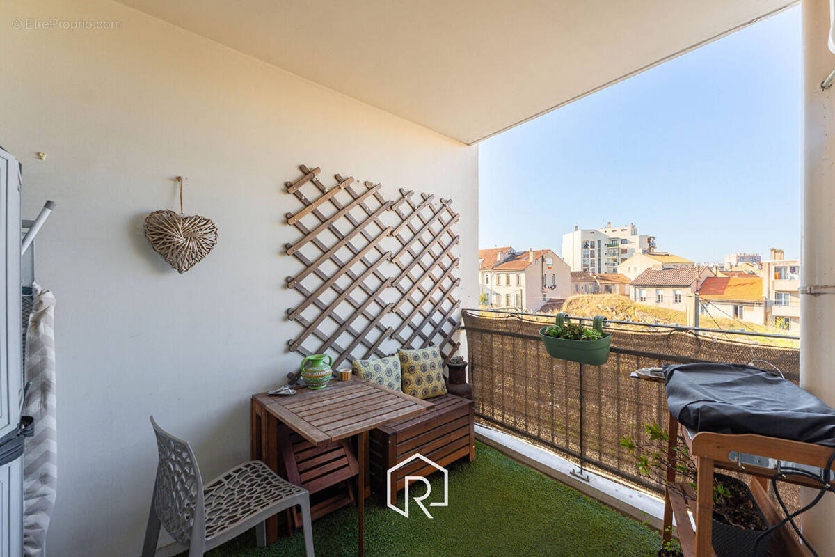 Appartement à MARSEILLE-4E