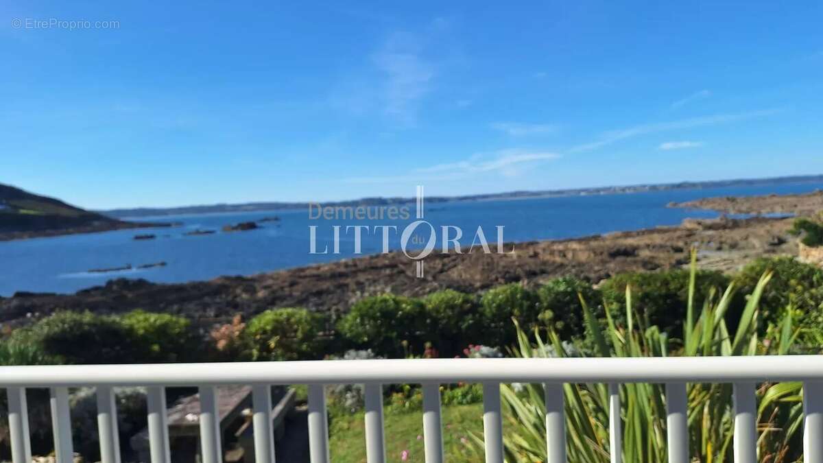 Maison à TREDREZ-LOCQUEMEAU