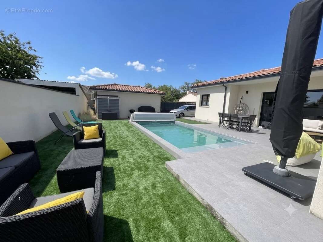 Maison à PINS-JUSTARET