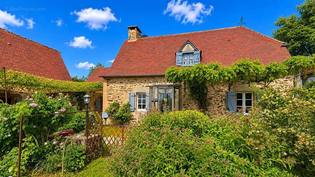 Maison à LACAPELLE-MARIVAL