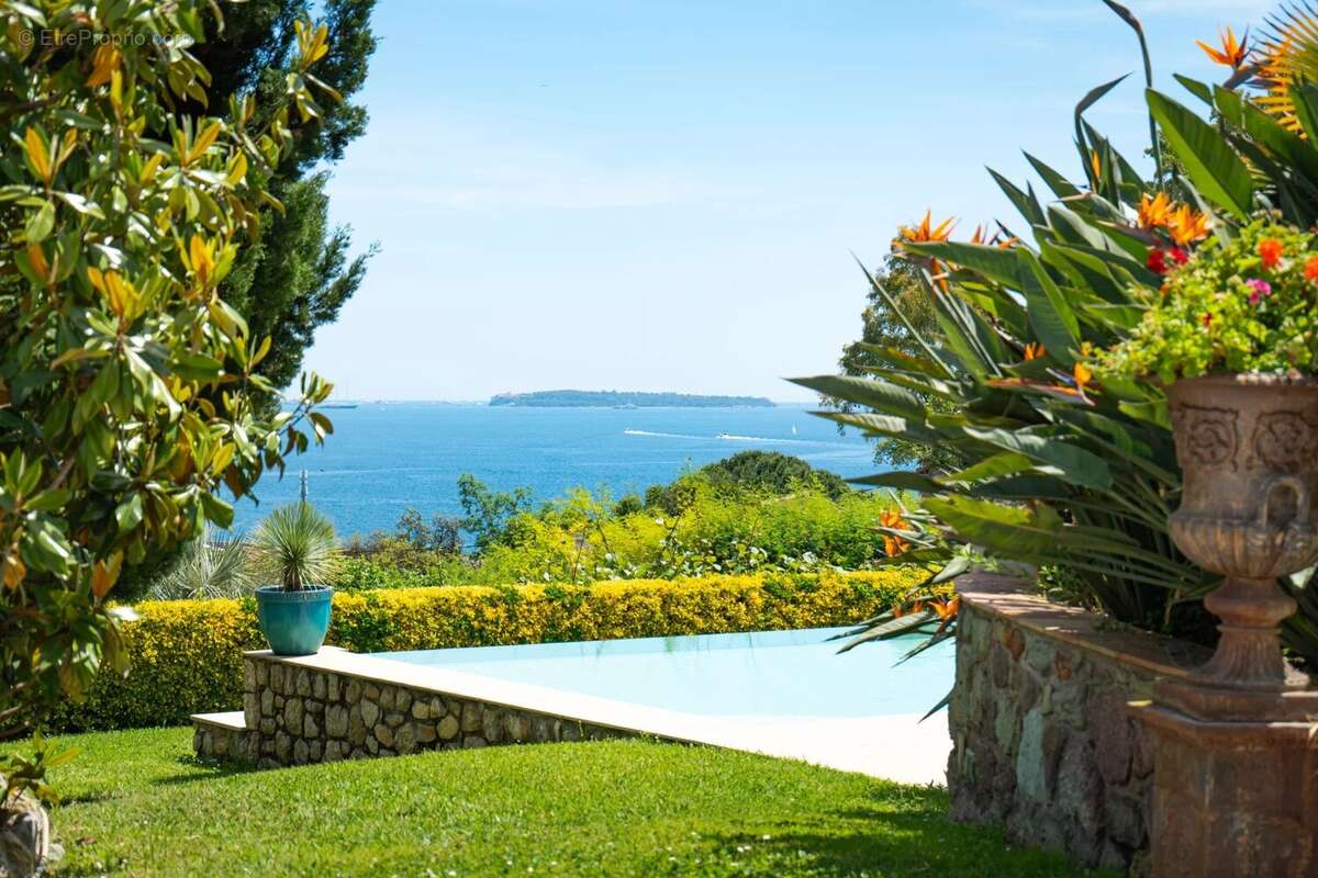 Maison à MANDELIEU-LA-NAPOULE