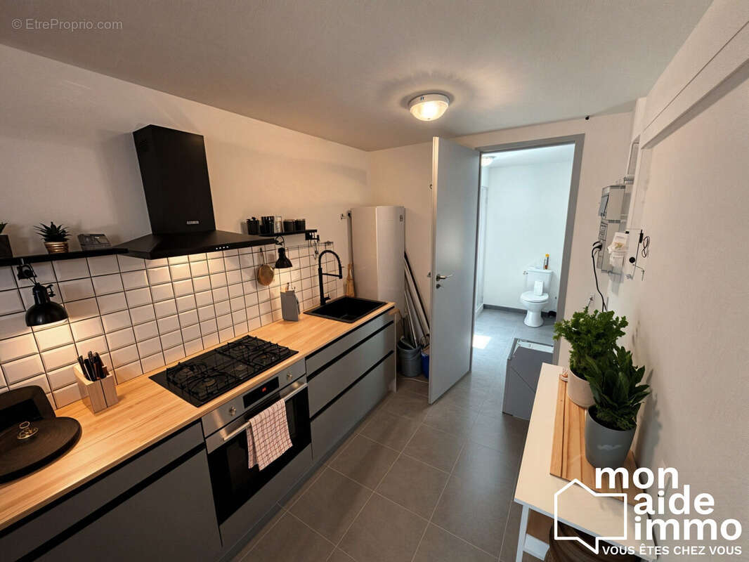 Commerce à LUGASSON