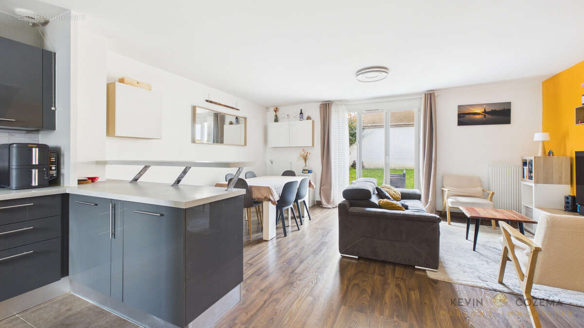 Maison à SAINT-PIERRE-DU-PERRAY