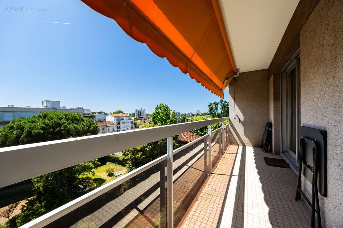 T1 bis meublé, dernier étage avec balcon et vue sur parc – Bordeaux Tivoli - photo 9
