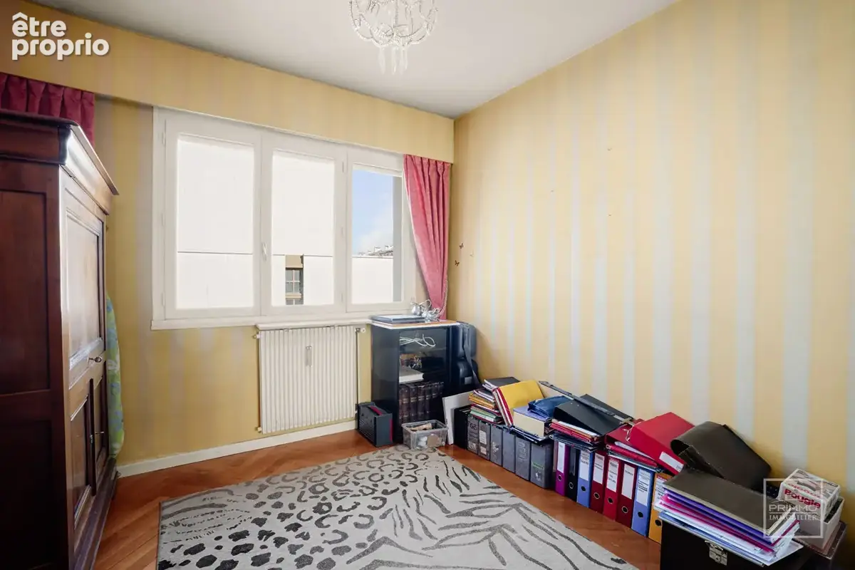 Villeurbanne - gratte ciel , 70m², balcon & loggia, parking - photo 9