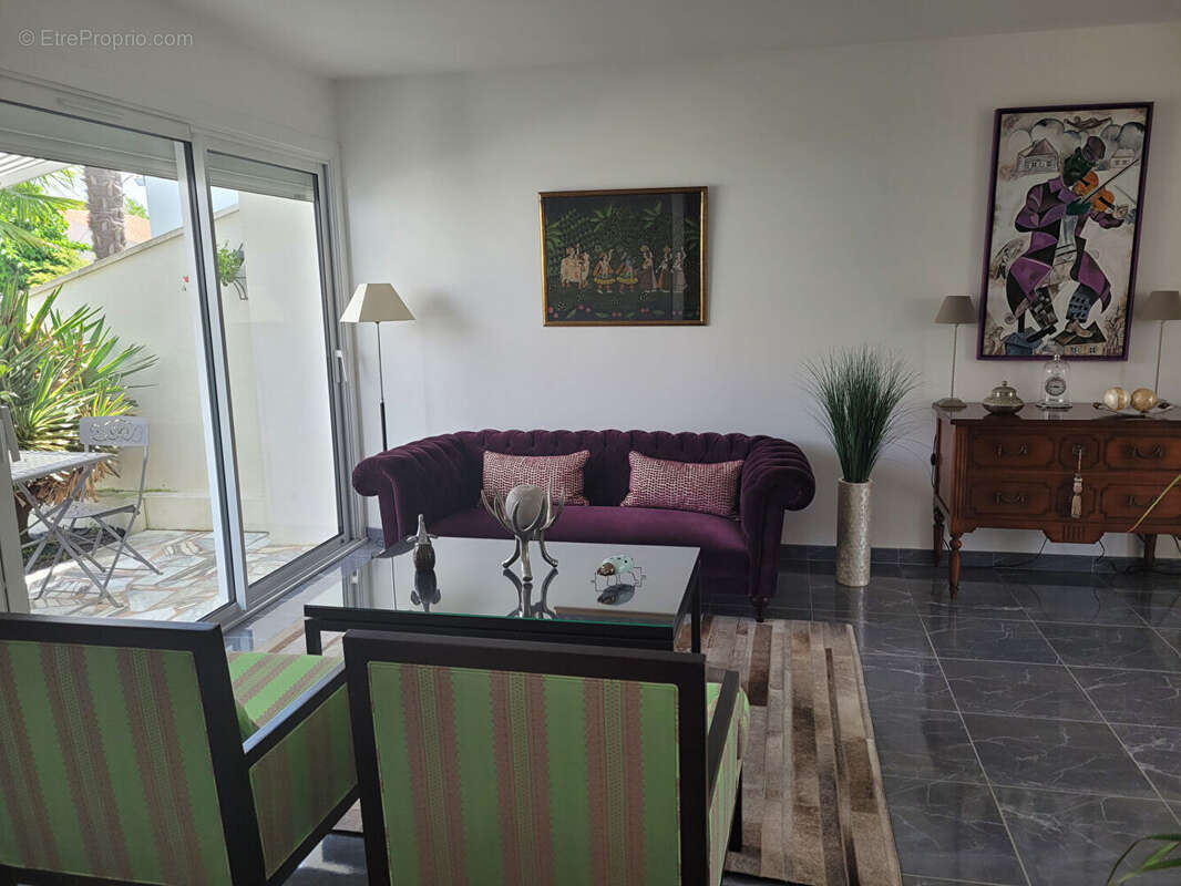 ROCHEFORT secteur gare maison en parfait état de plain pied  avec jardin clos de 367 m² - Garage - photo 12