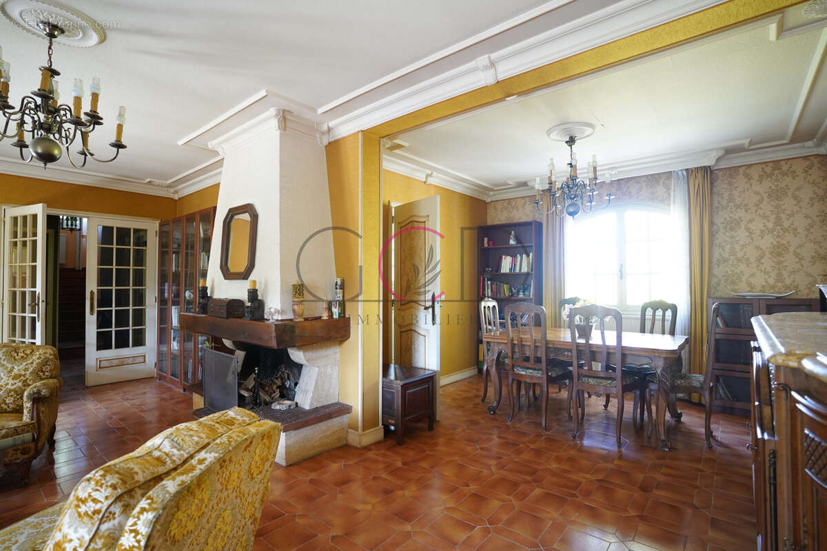 Maison à VENTABREN