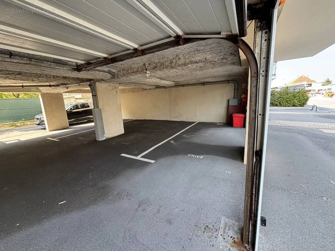 Parking à CAMIERS