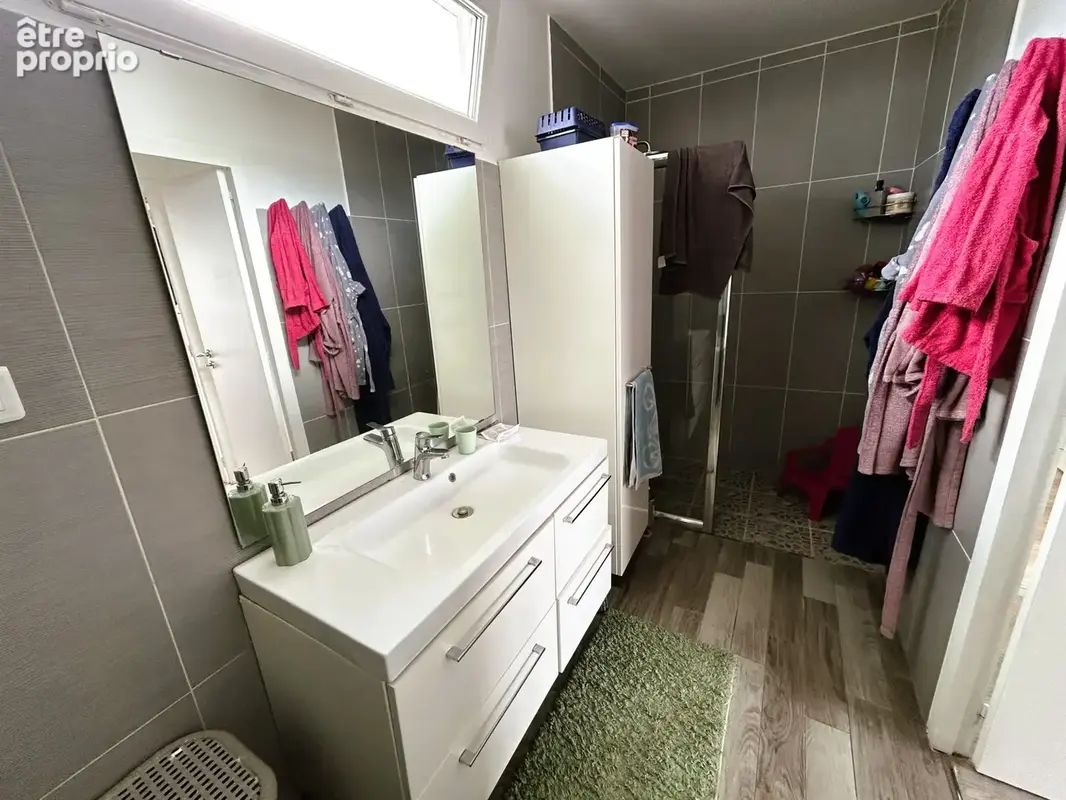 Maison de plain-pied renovee 3 chambres garage jardin - photo 8