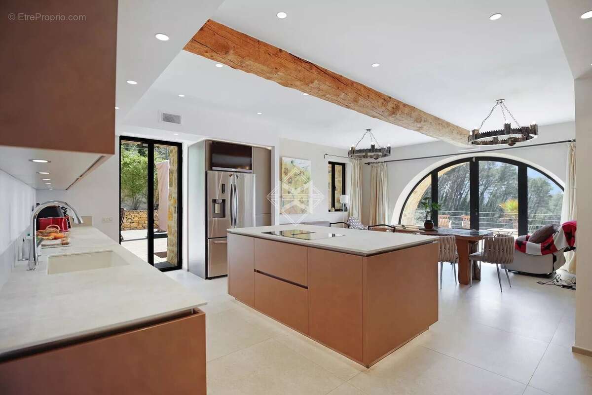 Maison à TOURRETTES