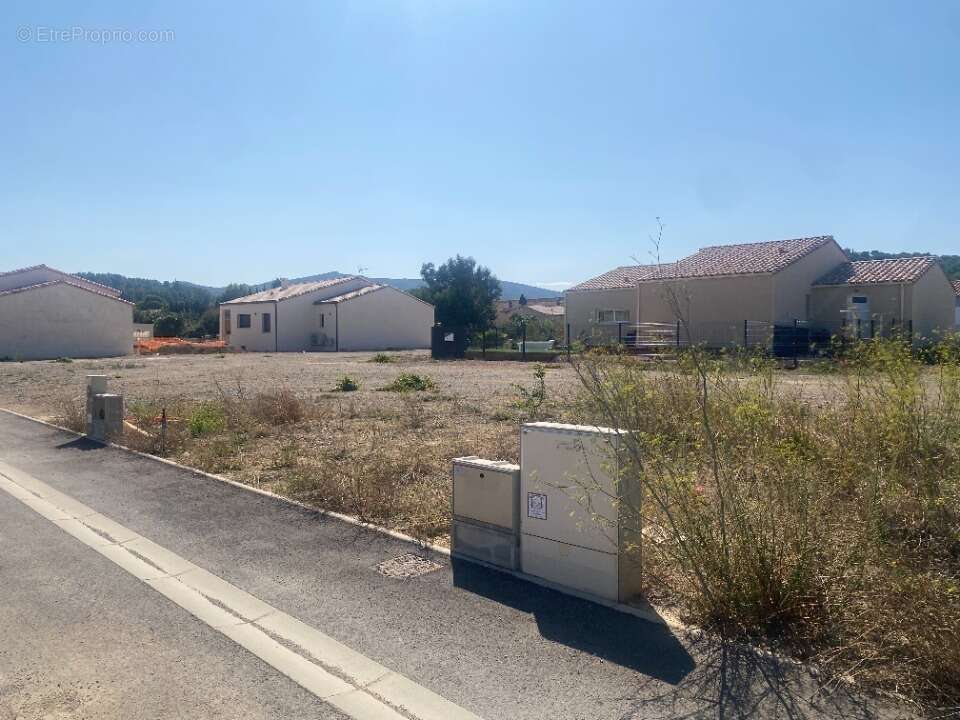 Terrain 431 m² à Roquefort-Des-Corbieres  - photo 2