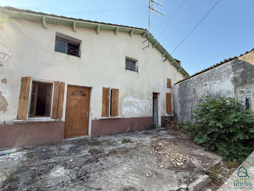 Maison à LA COURONNE