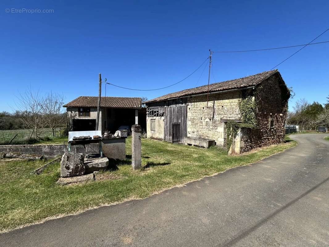 Grange attrayante à rénover en bordure de village - photo 12