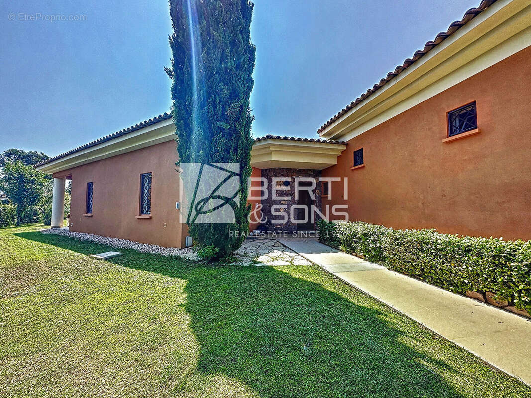 Mandelieu dans domaine prestigieux  - villa de plain-pied - photo 15