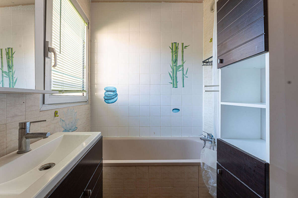 Appartement à CARRY-LE-ROUET