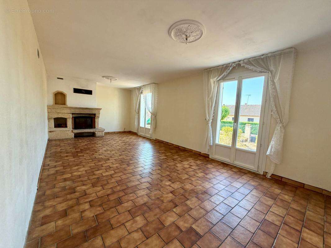 Maison de plain-pied à rénover avec jardin - Manzac-sur-Vern - photo 5