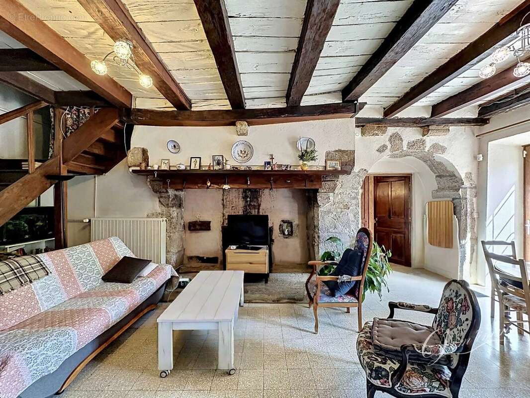 Maison à VIC-SOUS-THIL