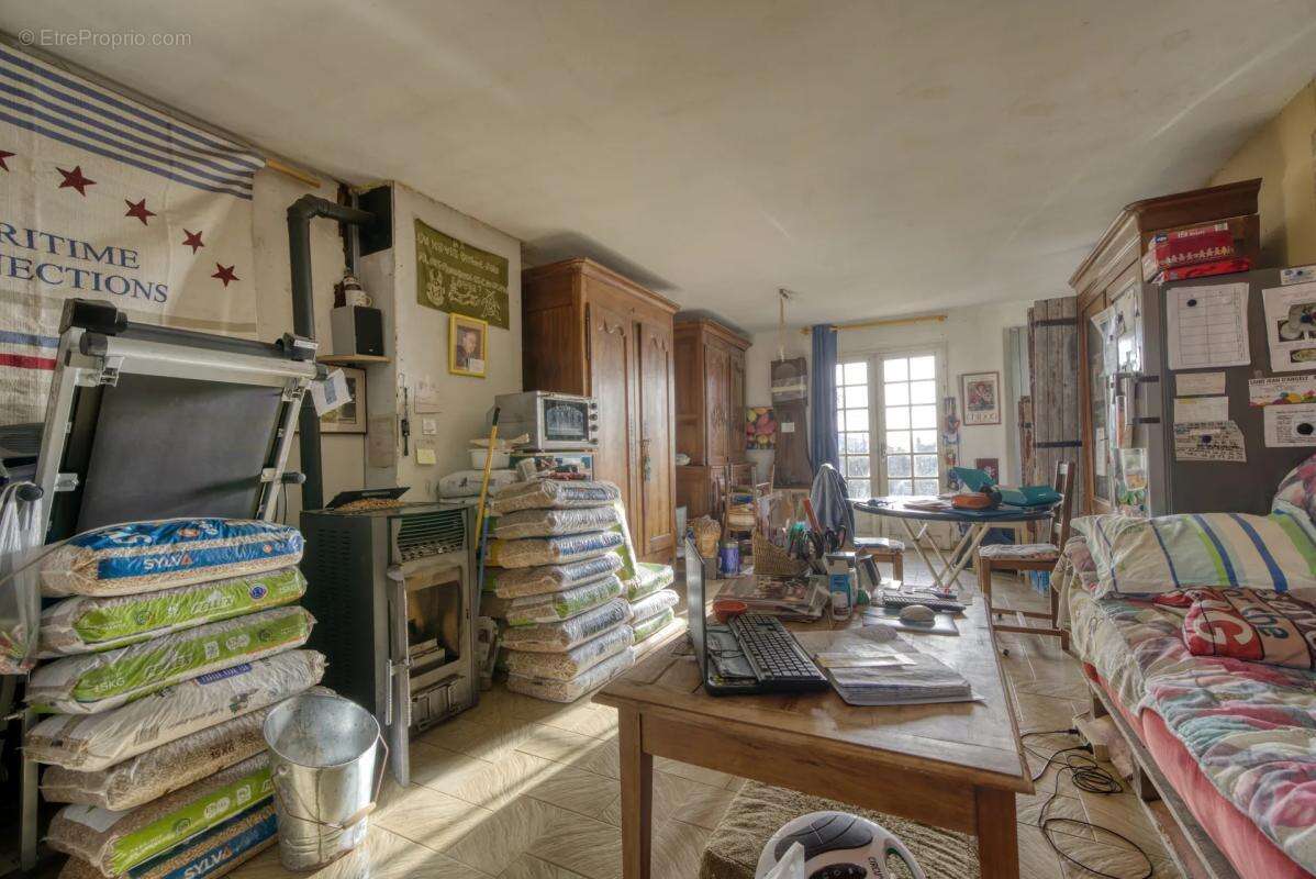 Maison à SAINT-JEAN-D'ANGELY