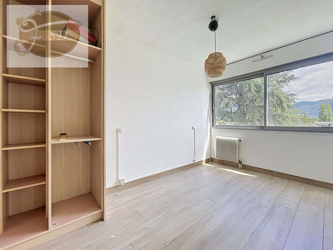 Appartement à MEYLAN