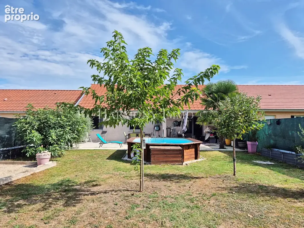 Maison de plain pied 4 pièces de 92 m2 avec piscine et jardin arboré - photo 14