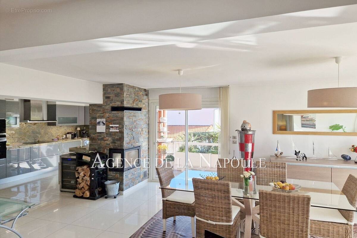 Appartement à MANDELIEU-LA-NAPOULE