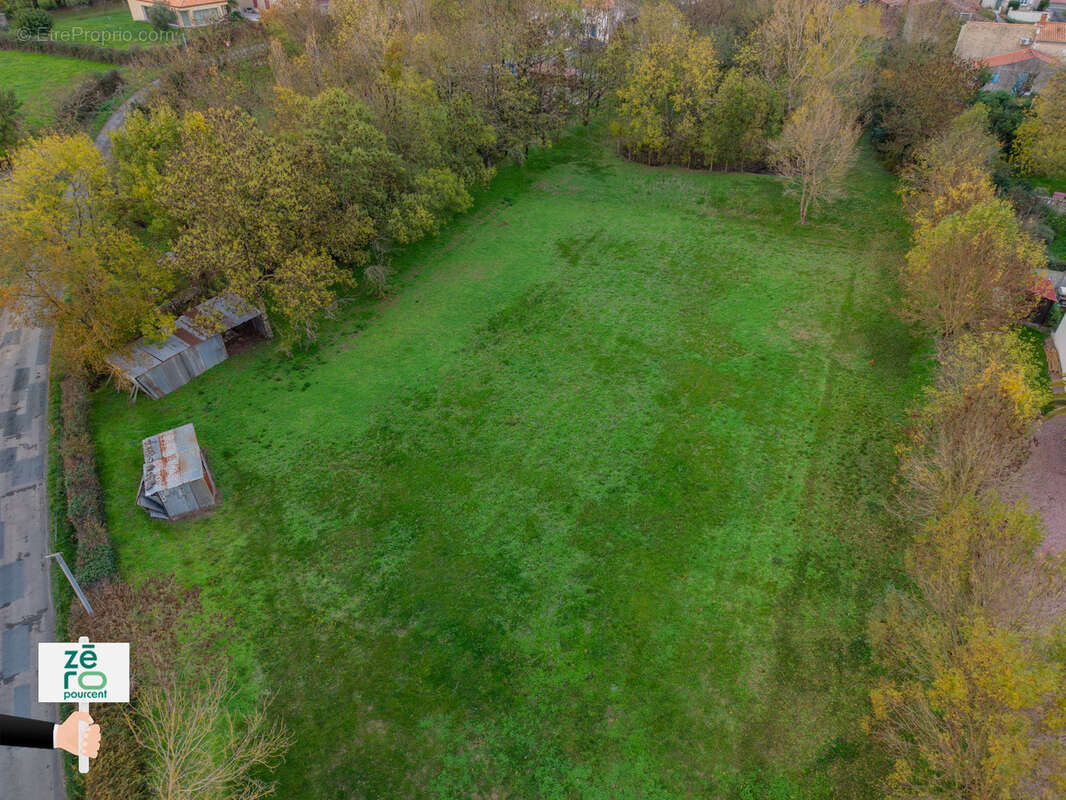 Terrain à MAREUIL-SUR-LAY-DISSAIS