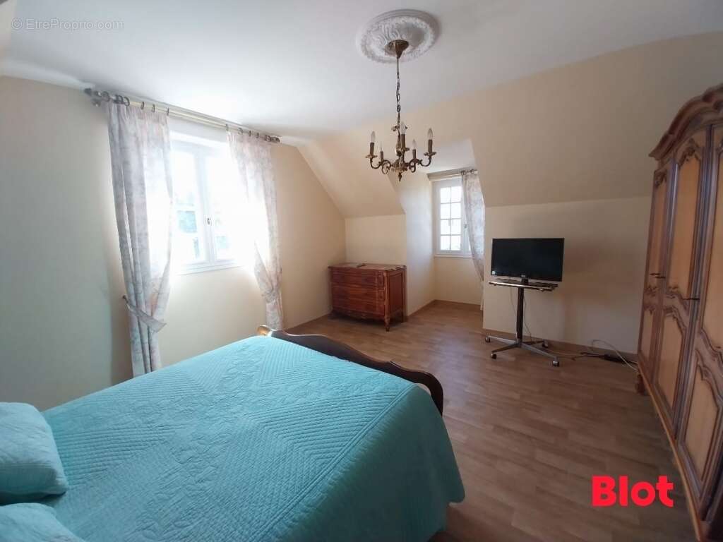 Maison 134 m² à Saint-Ouen-Des-Toits  - photo 8
