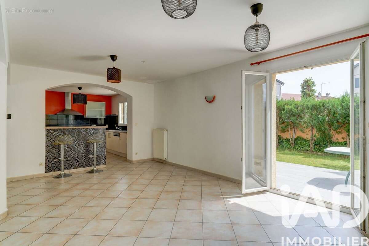 Photo 3 - Maison à MEYZIEU
