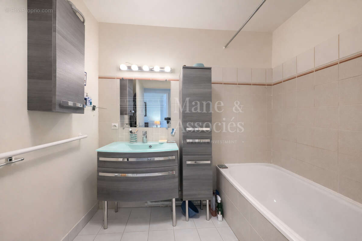 Appartement à COURBEVOIE