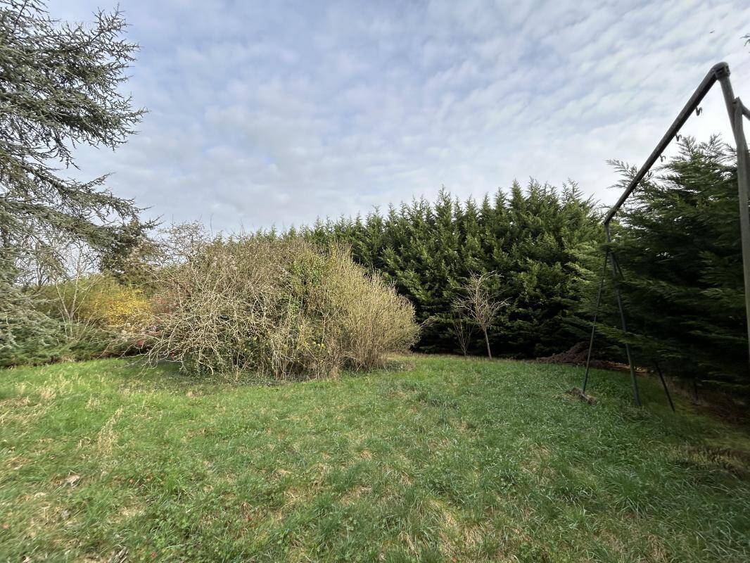 Terrain à COUILLY-PONT-AUX-DAMES