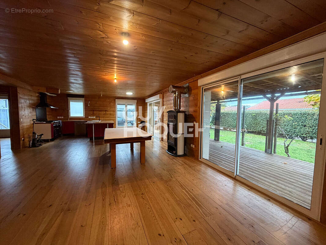 Maison à PARENTIS-EN-BORN