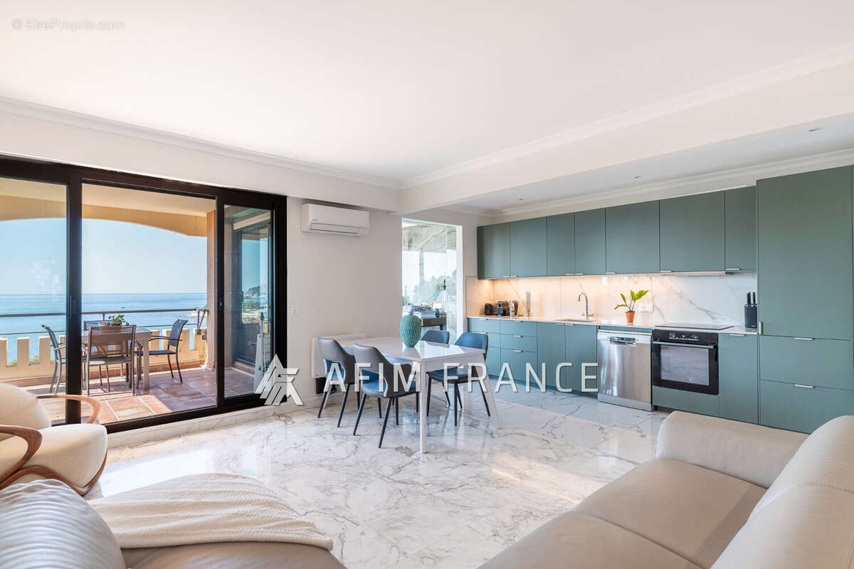 Appartement à ROQUEBRUNE-CAP-MARTIN