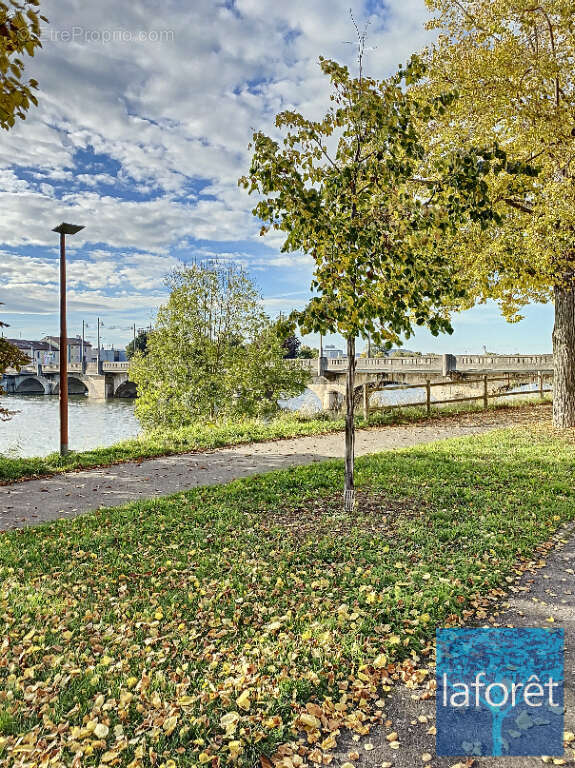 À deux pas du centre de Nancy, sur les rives de Meurthe, découvrez cet appartement de 64 m² au coeur de la résidence Belles Rive - photo 2