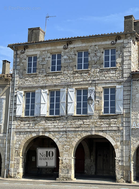 Maison à MAUVEZIN